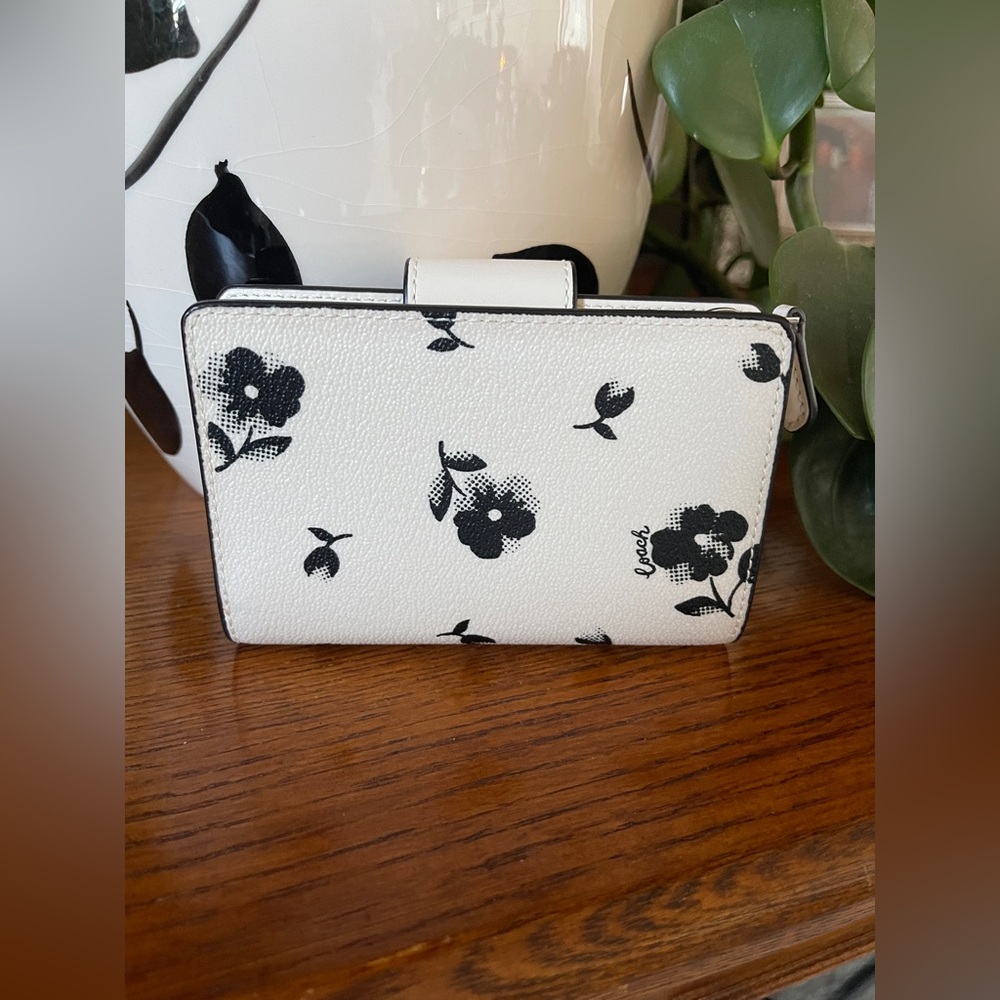 Coach White and Black Floral Wallet - Picture 2 of 10